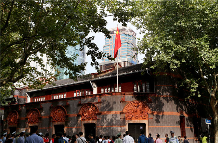 這是中共一大會(huì)址紀(jì)念館外景（2017年10月1日攝）。 新華社記者 劉穎 攝