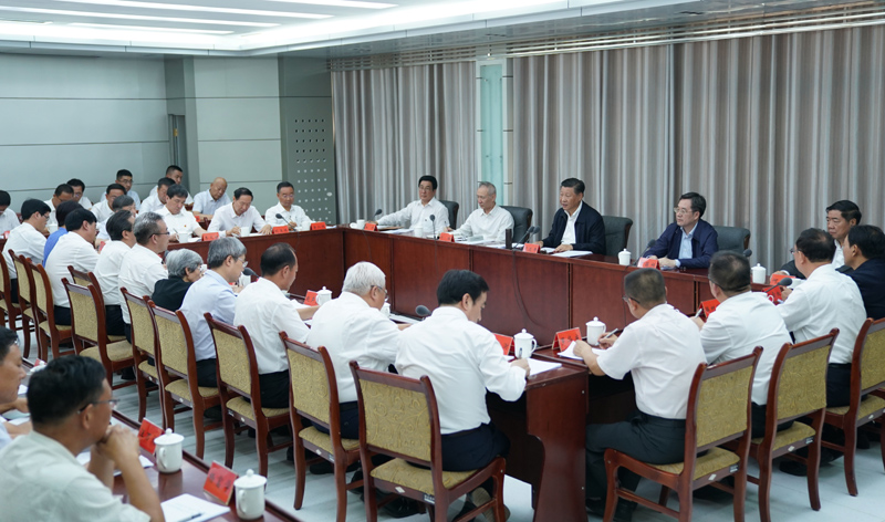 8月19日至22日，中共中央總書記、國家主席、中央軍委主席習(xí)近平在甘肅考察。這是19日下午，習(xí)近平在敦煌研究院同有關(guān)專家、學(xué)者和文化單位代表座談并發(fā)表重要講話。